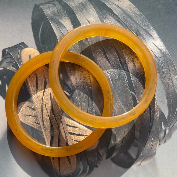 Pair of Yellow/Orange Bakelite Bangles - Picture 2 of 10
